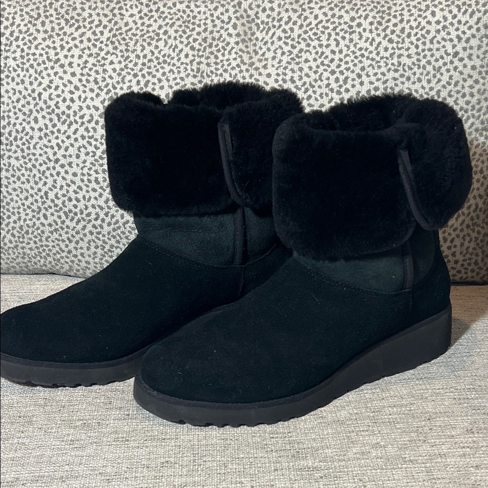 Women's Black Fur-Lined UGG Boots Ladies 9.5. SH169